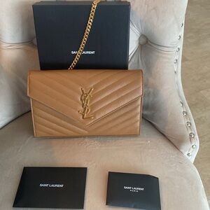 Autentique YSL 
Papier original 
2500$ 
2023
Parfaite 
Pièce de collection 
YSL